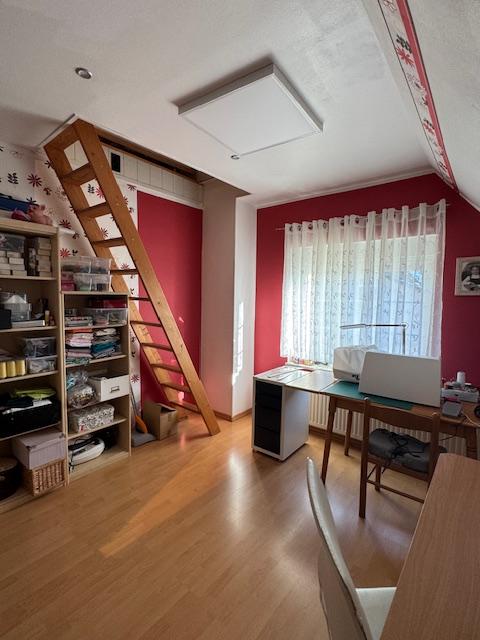 Das 2. DG-Zimmer mit Aufstieg