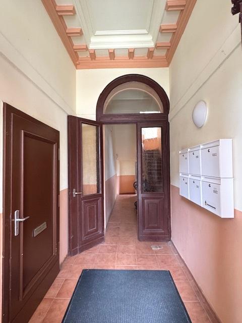 Durch den gepflegten Hausflur