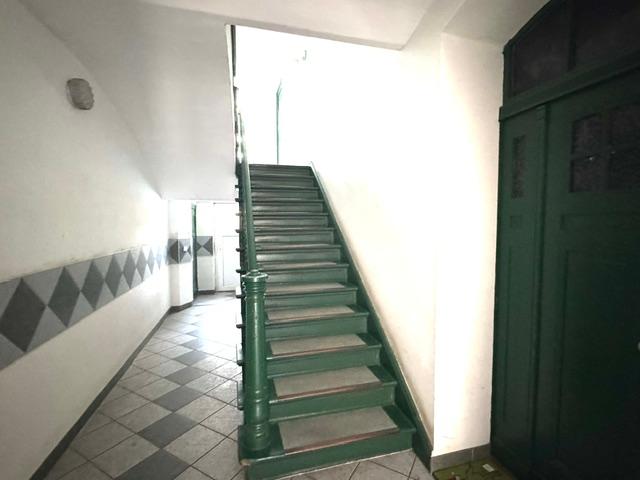 Treppe zu den Etagen