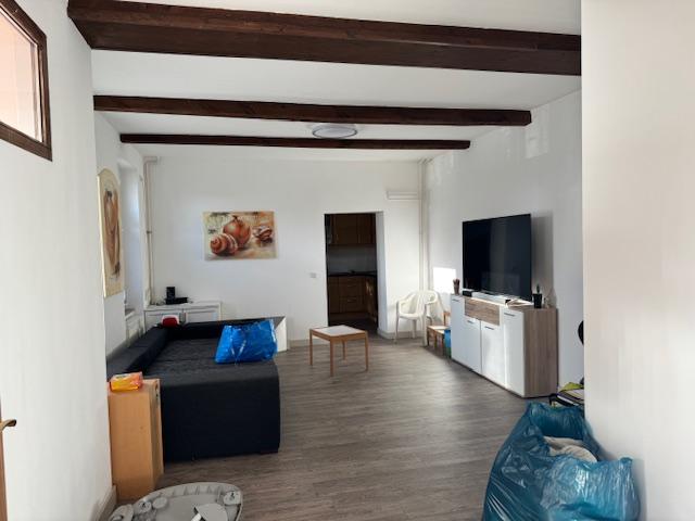 der Zugang zur Küche hat...