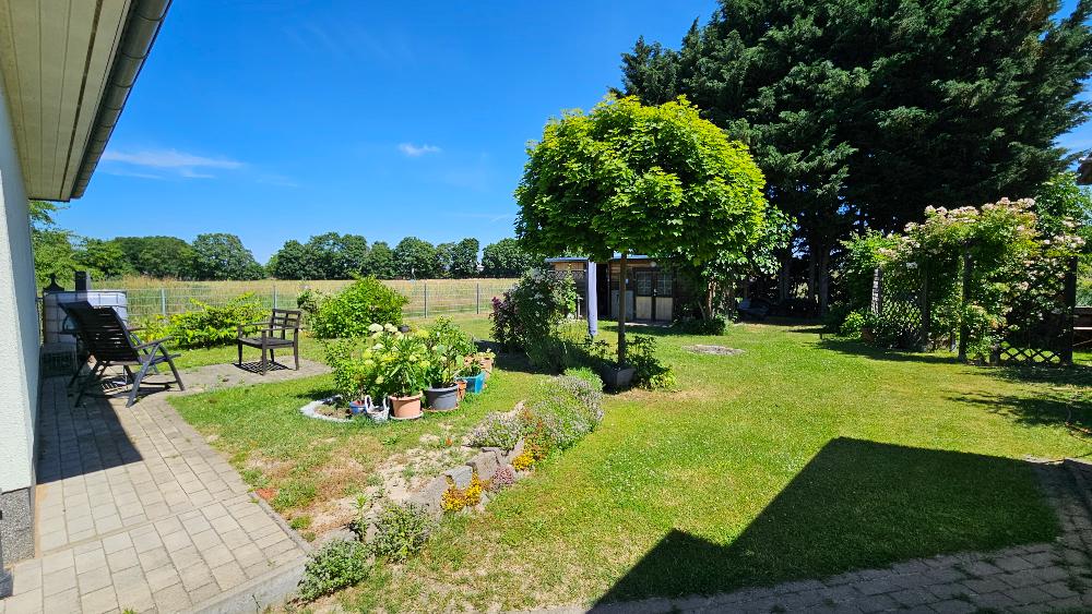 Terrasse hinter dem Haus