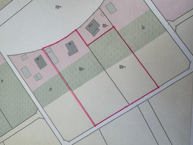 Grundstück (rot) mit 7.379 m²