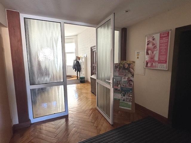 3. Eingang zur Hauptwohnung