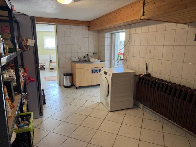 2 Räume für Waschen und WC