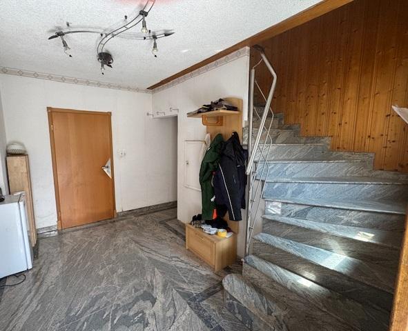 Diele, Tür Bad geradezu...