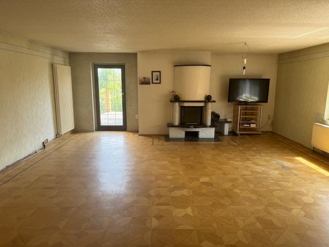 Im sehr großen Wohnraum