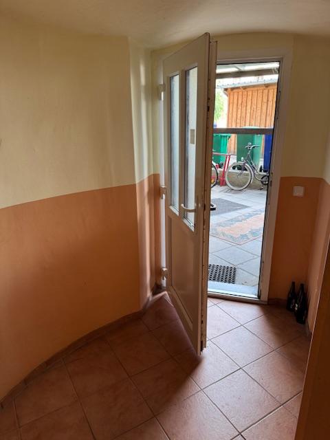 Hoftür zu den Fahrrädern