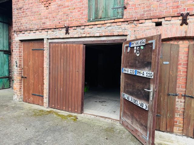 Eine große Garage