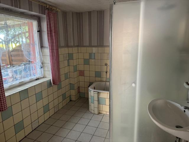 Fenster, Dusche, Wanne