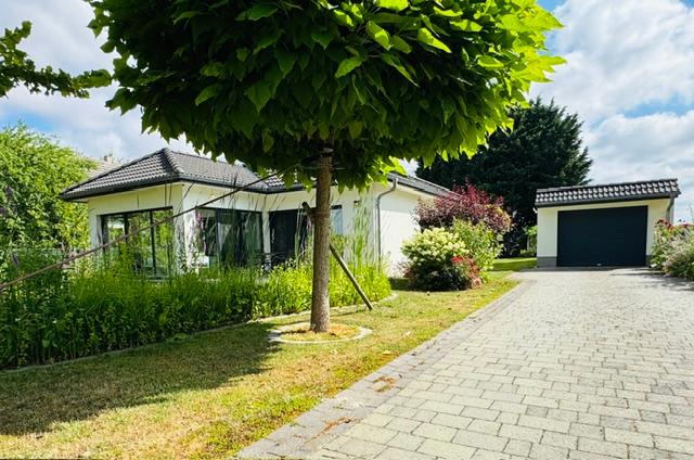 Einfahrt am Haus vorbei...